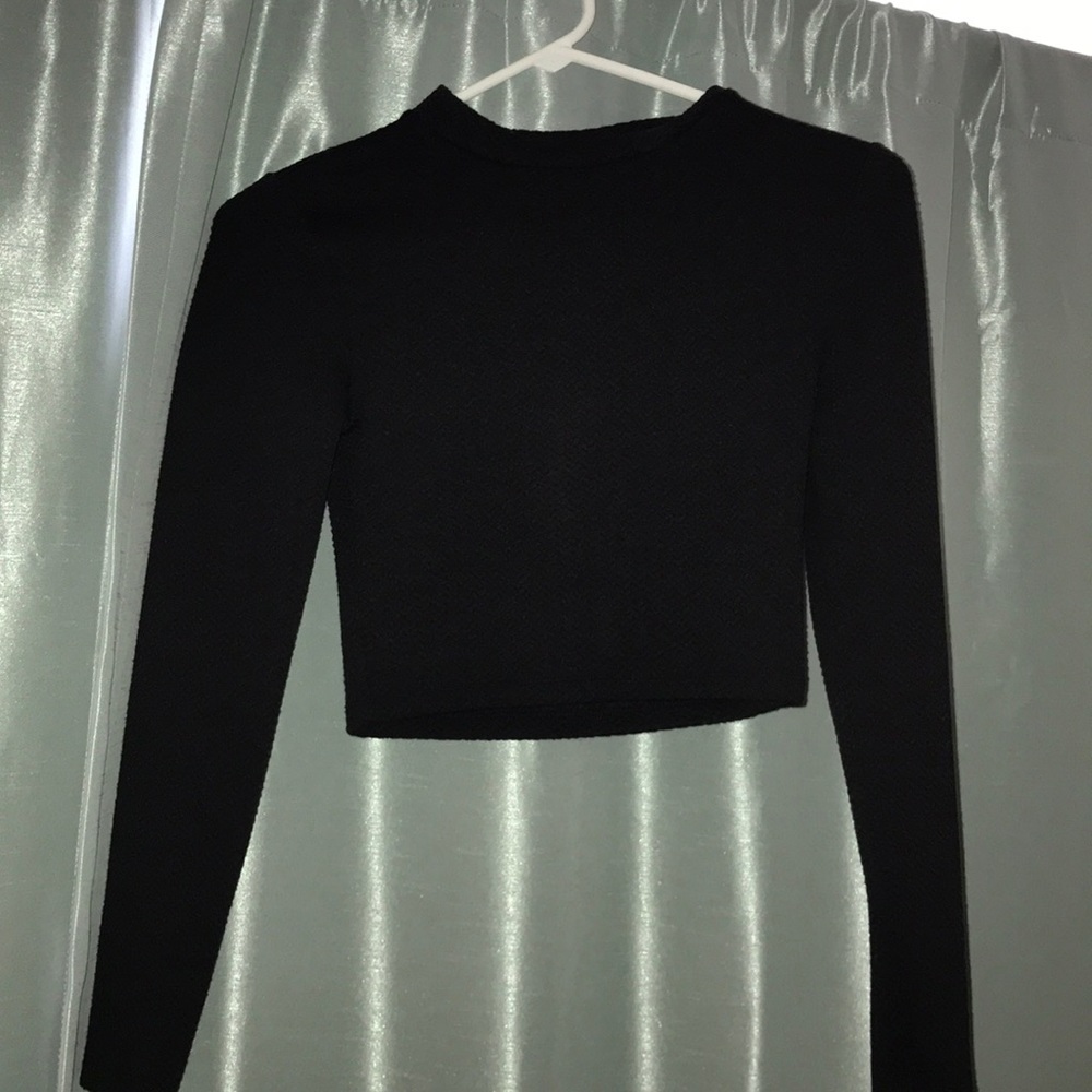 Long sleeve crop top